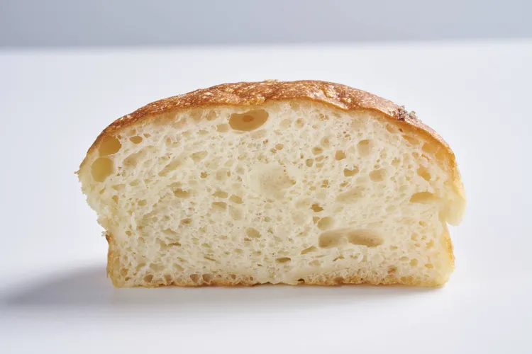 氣球麵包蓬鬆濕潤有彈性 單吃也能感受到來自北海道四葉奶油的濃郁香氣 。業者提供