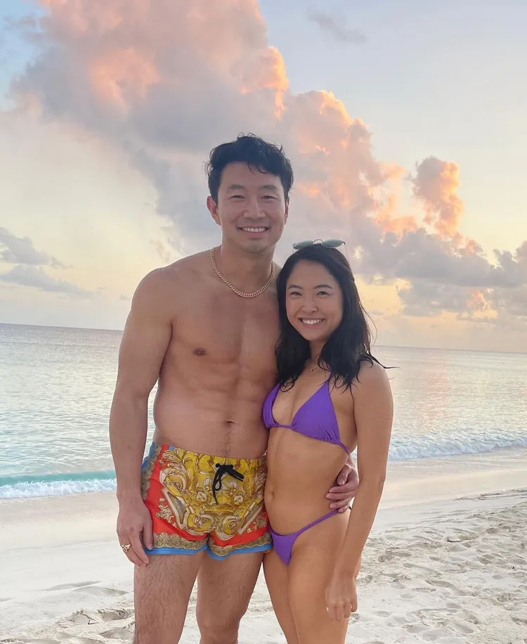 劉思慕（左）與女友Allison在IG上常大方放閃。翻攝simuliu IG