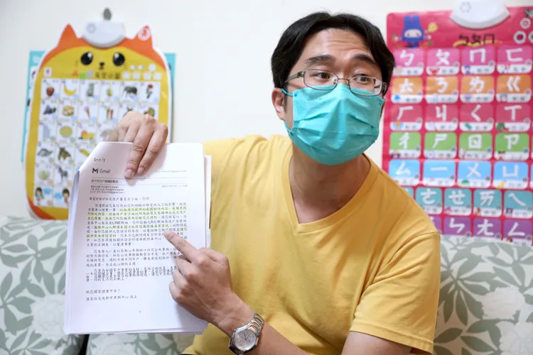 黃姓住戶投訴，老婆遭網路霸凌自殘，管理中心以證據不足為由漠視處理。陳明忠攝