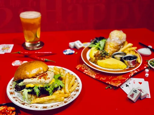 老饕快來挑戰  剁椒臭豆腐漢堡、藤椒歐姆蕾搶攻年末最狂聯名