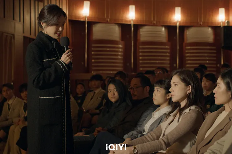 尹馨（左）和許瑋甯女人鬥爭成看點，網友紛紛猜測背後原因。愛奇藝國際站提供