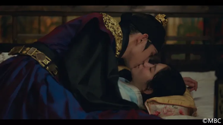 金永大床邊2吻朴柱炫。翻攝Hami Video