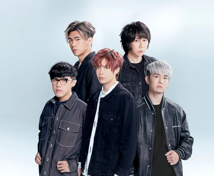 倒數後由搖滾天團「八三夭」2023年登上雙面舞台。市府提供