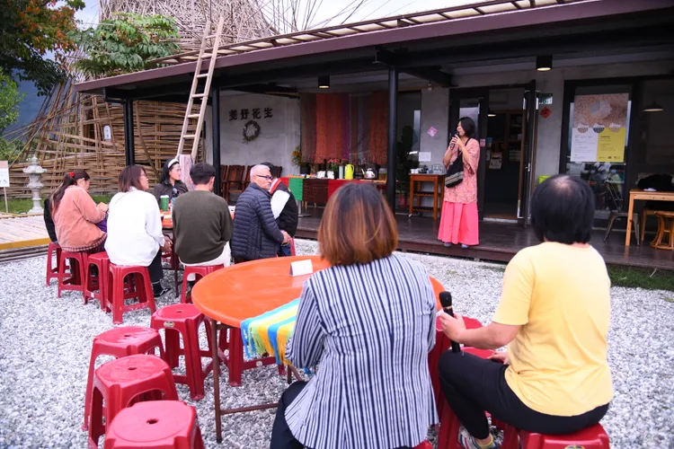 紅葉部落藝術家林介文出版新書《裹山》。花蓮縣政府提供