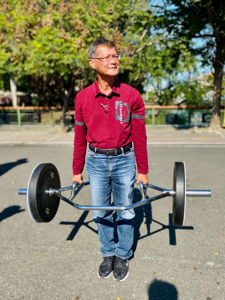 六角硬舉連阿伯都覺得不難。王志弘攝