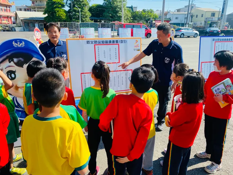 親子可挑戰連連看，一樣有禮券。王志弘攝