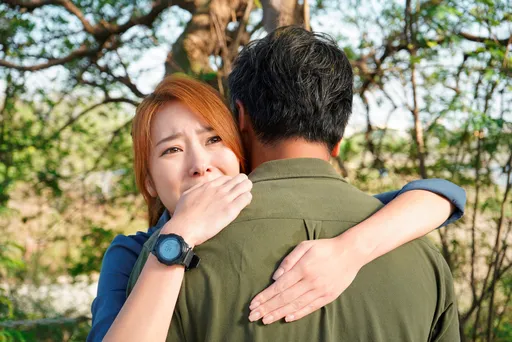 羅平遇楊雅筑秒成汪洋揪心擁抱 「淚眼殺手」不是蓋的