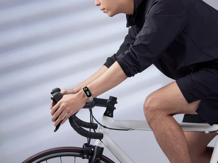 內建獨立GPS晶片，忘記攜帶手機，也能提供相關運動數據。業者提供