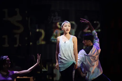 丁噹飛新加坡取經 預告明年6月有好事發生