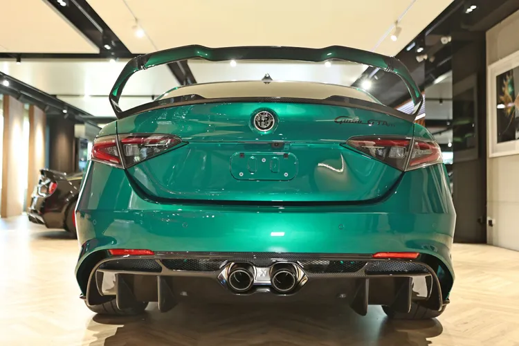 大型可調尾翼也是Giulia GTAm專屬。翁玉信攝