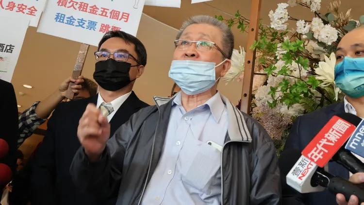 永豐棧酒店創辦人何豐棧，指控目前經營者順為公司負責人沈暄浤是「海蟑螂」，表示酒店明起暫停營業。鮮明攝