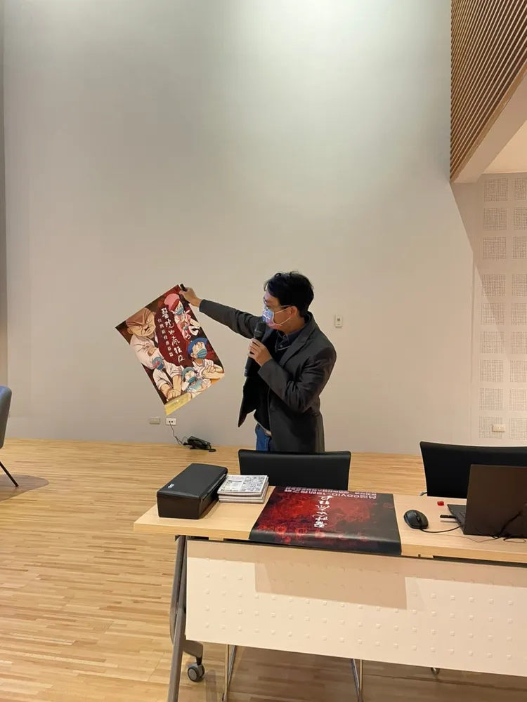 林子堯分享自己創作的漫畫《醫院也瘋狂》系列。林子堯提供