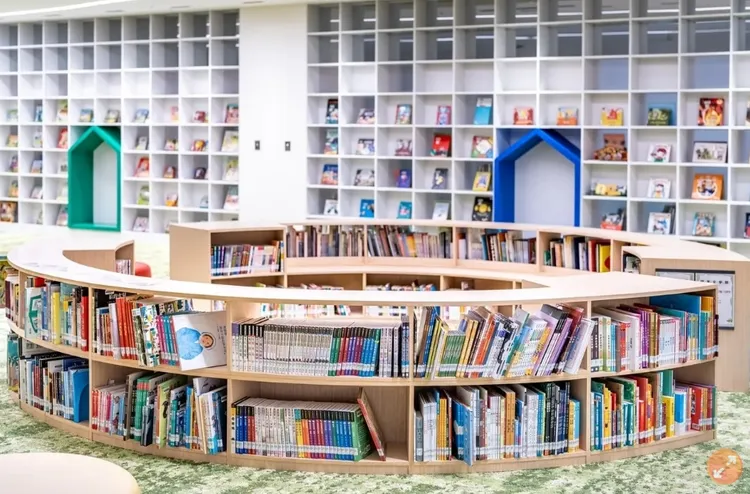 桃園市立圖書館總館擁有廣大藏書。資料照片