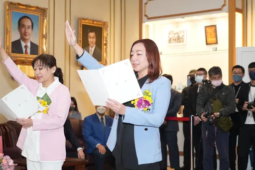 宜蘭多了一席立委!台灣民眾黨陳琬惠宣誓就職 邀林姿妙合作爭縣民福祉