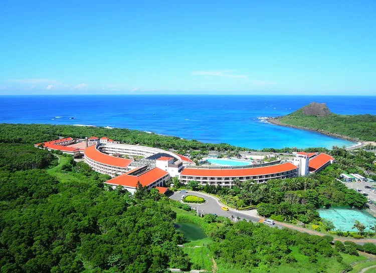 墾丁福華渡假飯店周邊風景秀麗，依山靠海。業者提供