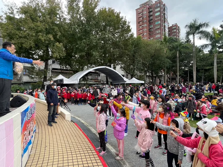 小朋友參與。三重區公所提供