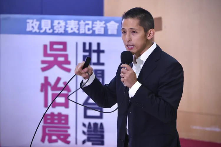 吳怡農表示希望花足夠的時間跟社會溝通松機遷建議題，不希望只是選舉時才提出。林林攝