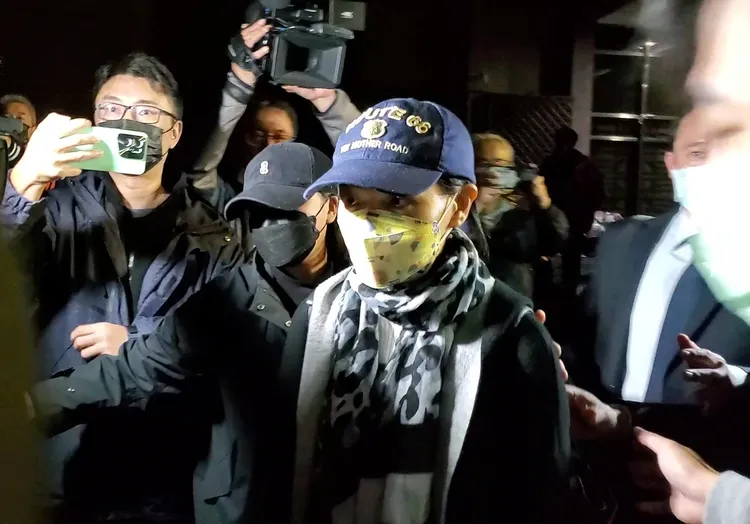 高虹安交保離開。呂志明攝