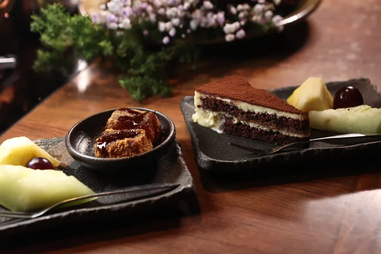 甜點 蕨餅、提拉米蘇。翁玉信攝