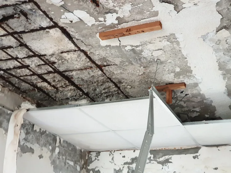 明園大廈為北市知名列管海砂屋。北市府提供