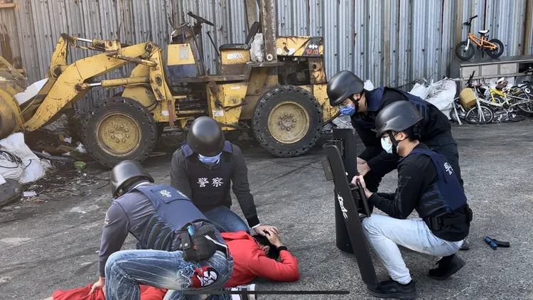 警方啟動攔截圍捕將搶匪逮捕。三峽警分局提供