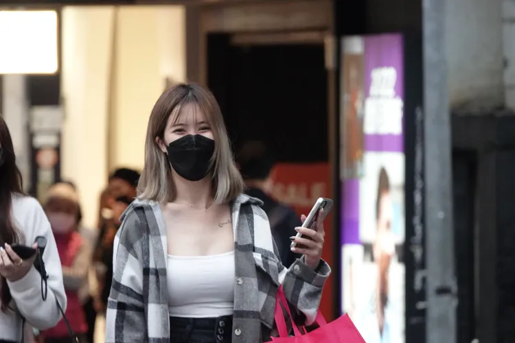 天氣冷適合洋蔥式穿衣法。示意畫面，資料照，陳德興攝