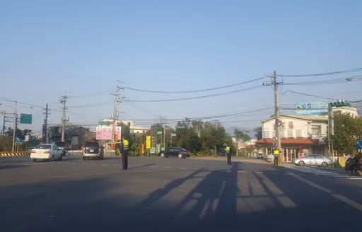 元旦連假到!六福村周邊湧車潮 龍潭警加強交通疏導管制