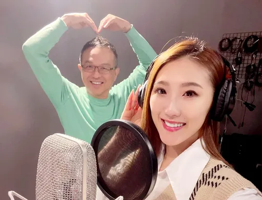 AI豬哥亮幽默解業障 謝金晶聲演小和尚「父女對話」