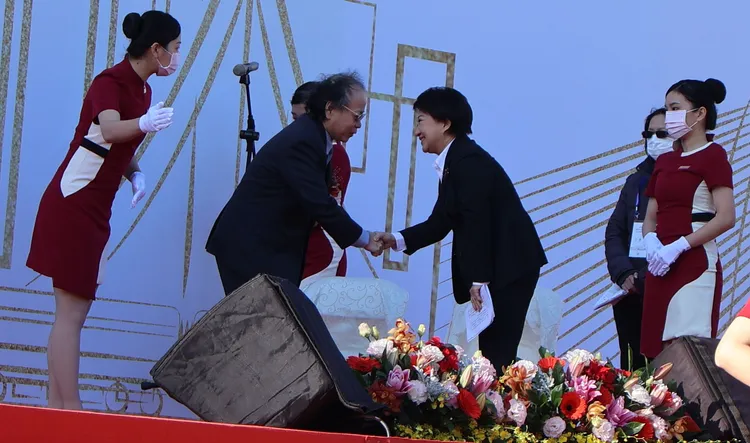 行政院政務委員張景森稱讚盧秀燕「媽媽市長當之無愧」。鮮明攝