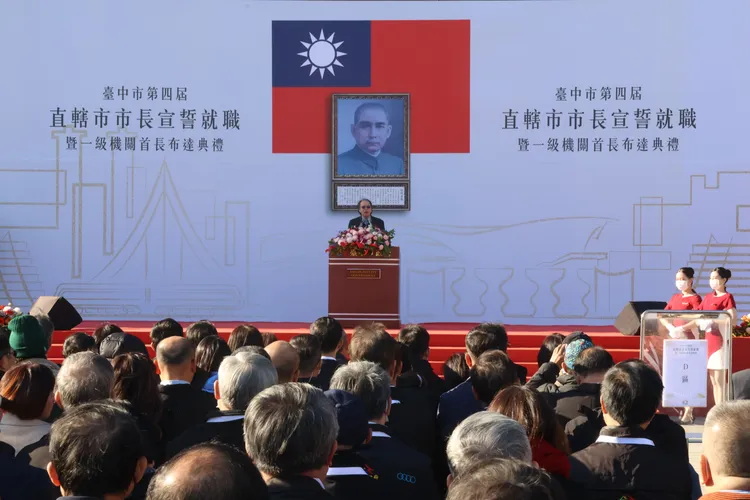 行政院政務委員張景森擔任監誓人。張喆喜攝