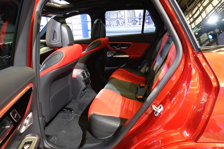 後座空間相當寬裕。吳凌祺攝