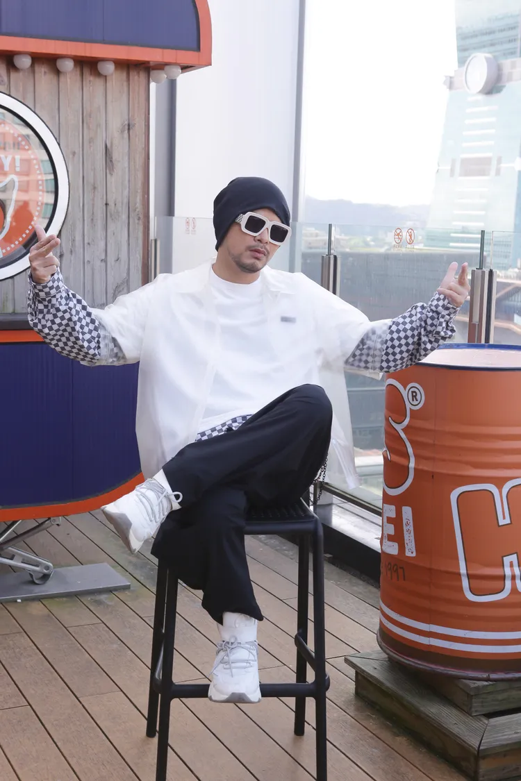 黃明志坦言跟女優合作時，起了生理反應。朱世閎攝