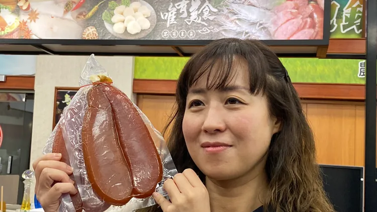 彰化區漁會年節熱銷全國冠軍烏魚子禮盒維持凍漲及部份微幅調整。孫英哲攝