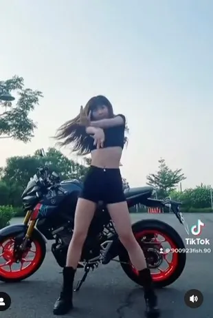 重機辣妹性感熱舞。