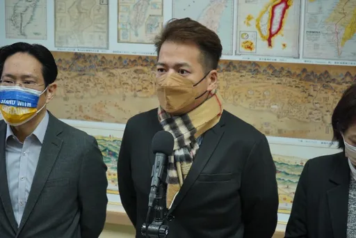 邱臣遠左批檢調「踐踏國會尊嚴」　右轟食藥署傲慢、甩鍋