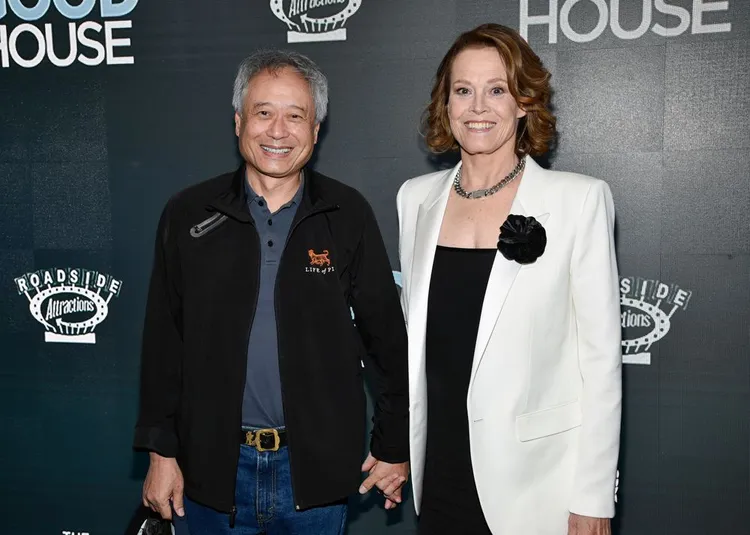 李安（左）25年前曾與雪歌妮薇佛合作《冰風暴》，2人迄今仍是好友。美聯社