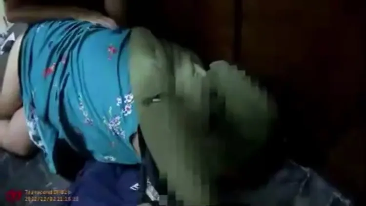 女子爛醉躺在地上。警方提供