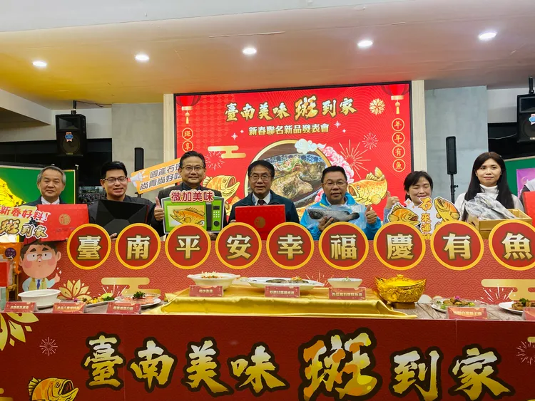 南市長黃偉哲大讚台南石斑，感謝業者開發多元通路。王志弘攝