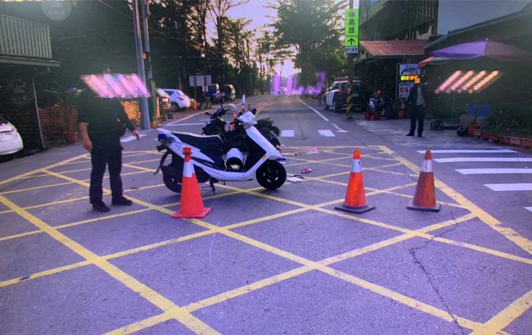 高雄警員下班騎車發生車禍。讀者提供