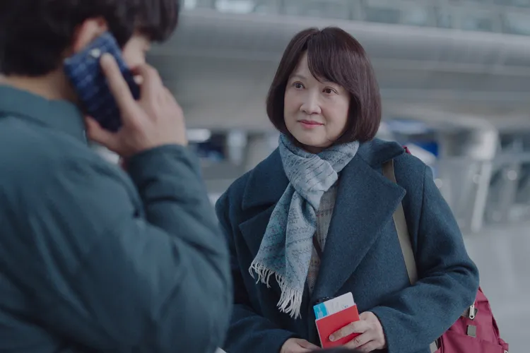 《花路阿朱媽》洪慧芳在片中力甩空巢期，透過南韓旅遊的驚險歷程，試圖學習如何掌控人生的方向盤。采昌提供