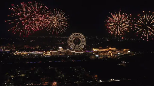 迎2023!台中麗寶煙火+摩天輪燈光秀 330秒勾勒3大超炫圖騰