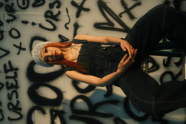 Karencici忍紐約5度低溫拍MV。華研提供