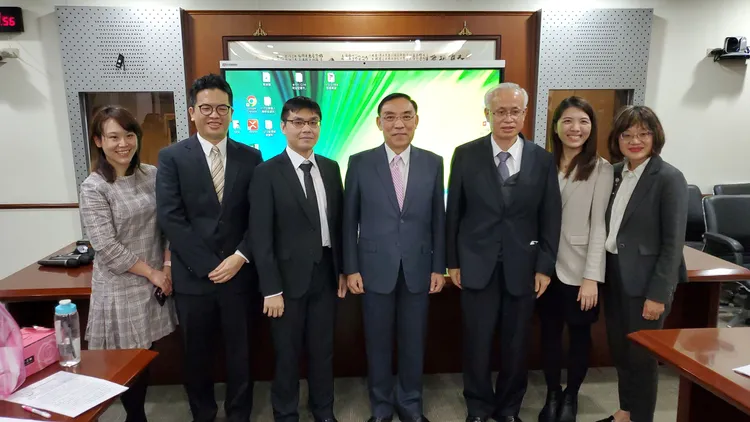 法務部長蔡清祥、台灣高等檢察署檢察長張斗輝(右三)，與檢察官合影。呂志明攝