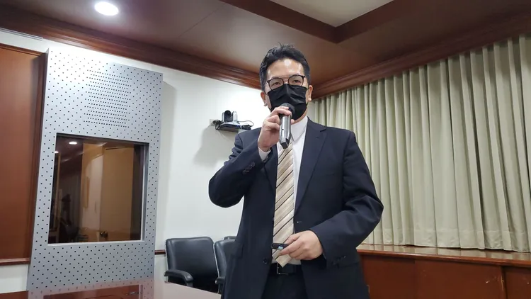 台中地檢署檢察官張富鈞，分享偵辦徐姓男子及張姓妻子，成立博奕集團利用豪宅水房洗錢案。呂志明攝