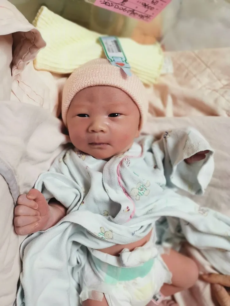 兒子嘻嘻當可愛。翻攝葉映彤臉書