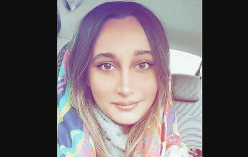 伊朗示威百日 25歲正妹摘頭巾揮舞遭控「鼓勵賣淫」、判刑10年