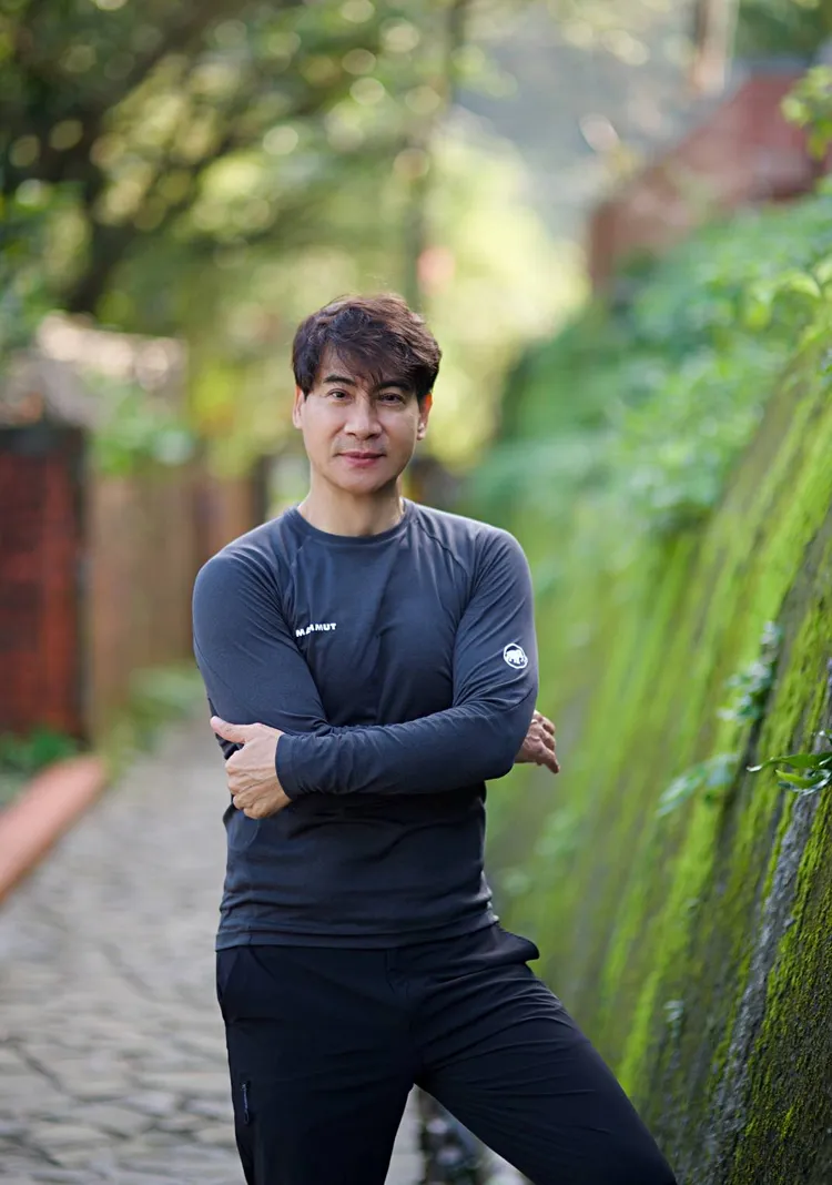 翁家明熱愛登山。民視提供