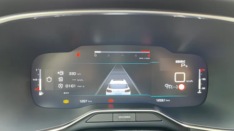 12.3吋數位液晶儀表板，具有四種不同顯示模式可切換。陳志淵攝