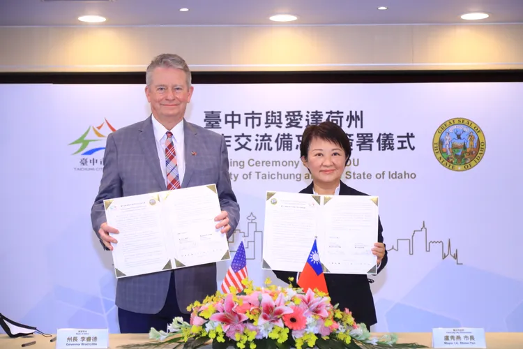 台中市長盧秀燕今天跟美國美國愛達荷州州長簽署教育合作備忘錄。曾雪蒨攝