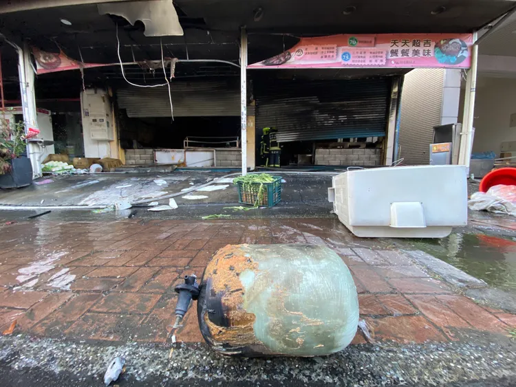 發生氣爆的複合式瓦斯桶。張喆喜攝